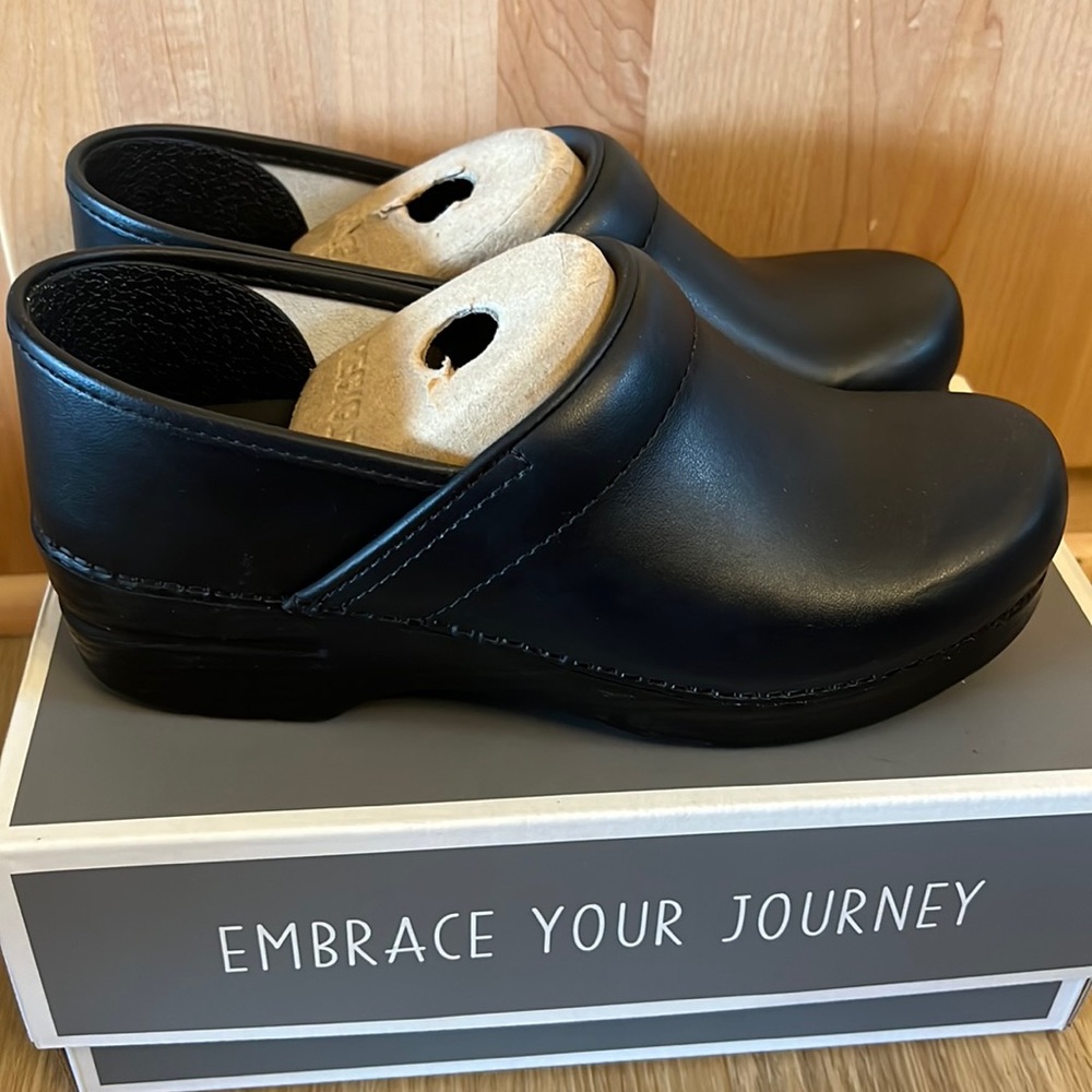 NIB, Dansko Professional Box Black clog, size 39